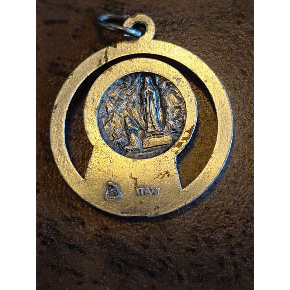 Silver Catholic Virgin Mary Round Disc Charm Pendant - Picture 3 of 3
